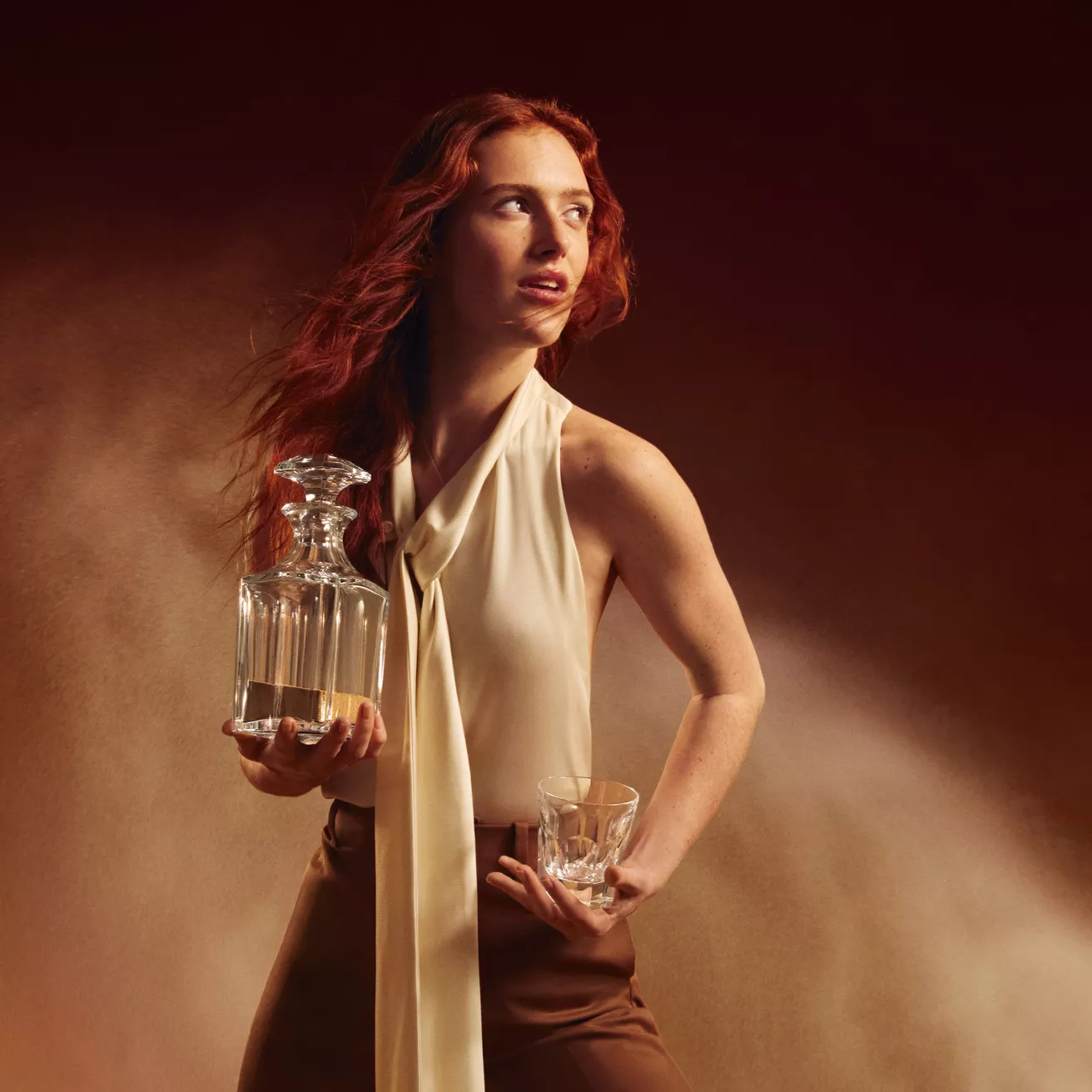 lifestyle_harcourt_decanter_tumbler_sand_odyssey.jpg HARCOURT 1841 Old Fashion 2'li Kristal Bardak Seti - Görsel 2