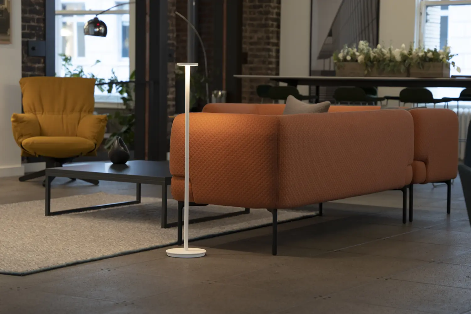 40-pablo-designs---luci-floor---showroom-image-04_300_download LUCI TABLE & FLOOR Masa Lambası/Lambader - Görsel 1