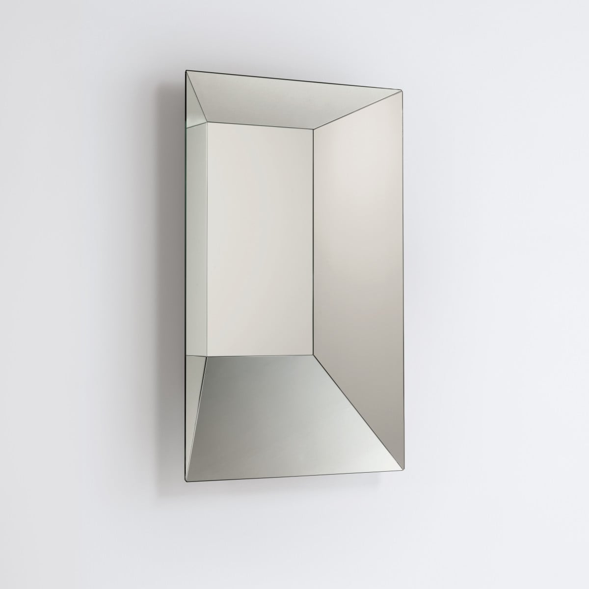 daJqcQ2Y-1200x.jpg LEON BATTISTA Ayna - Görsel 1